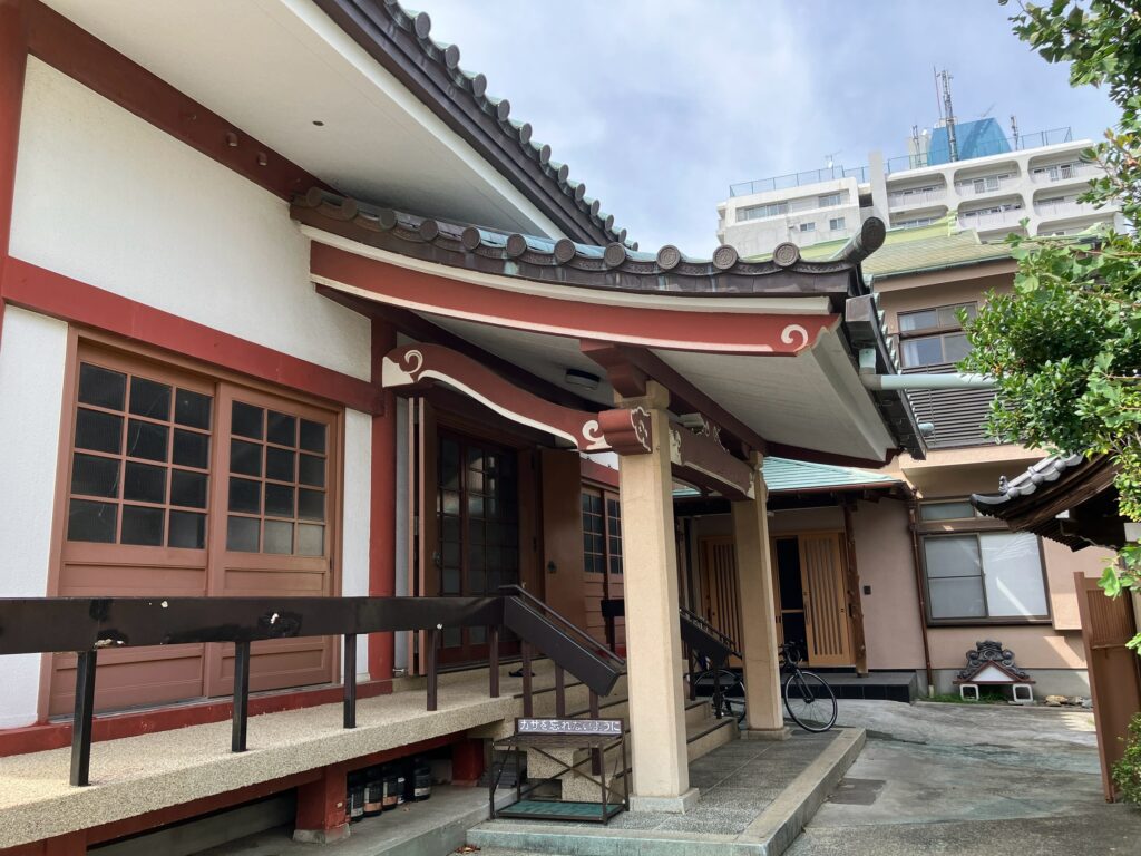板橋区｜浄土真宗・慈光寺さんを塗装。ただいま施工中です。